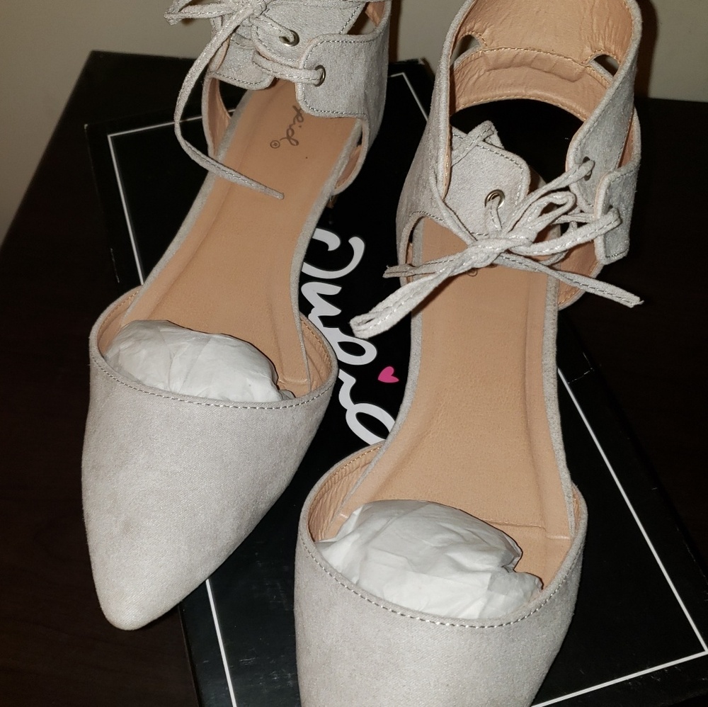 Shoes - Picture 2 of 4